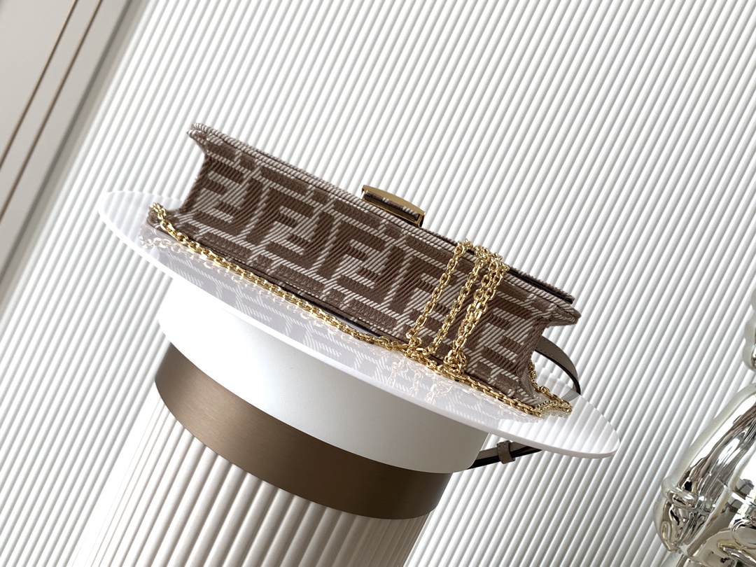 F**di Baguette Bag-21/5/11.5CM