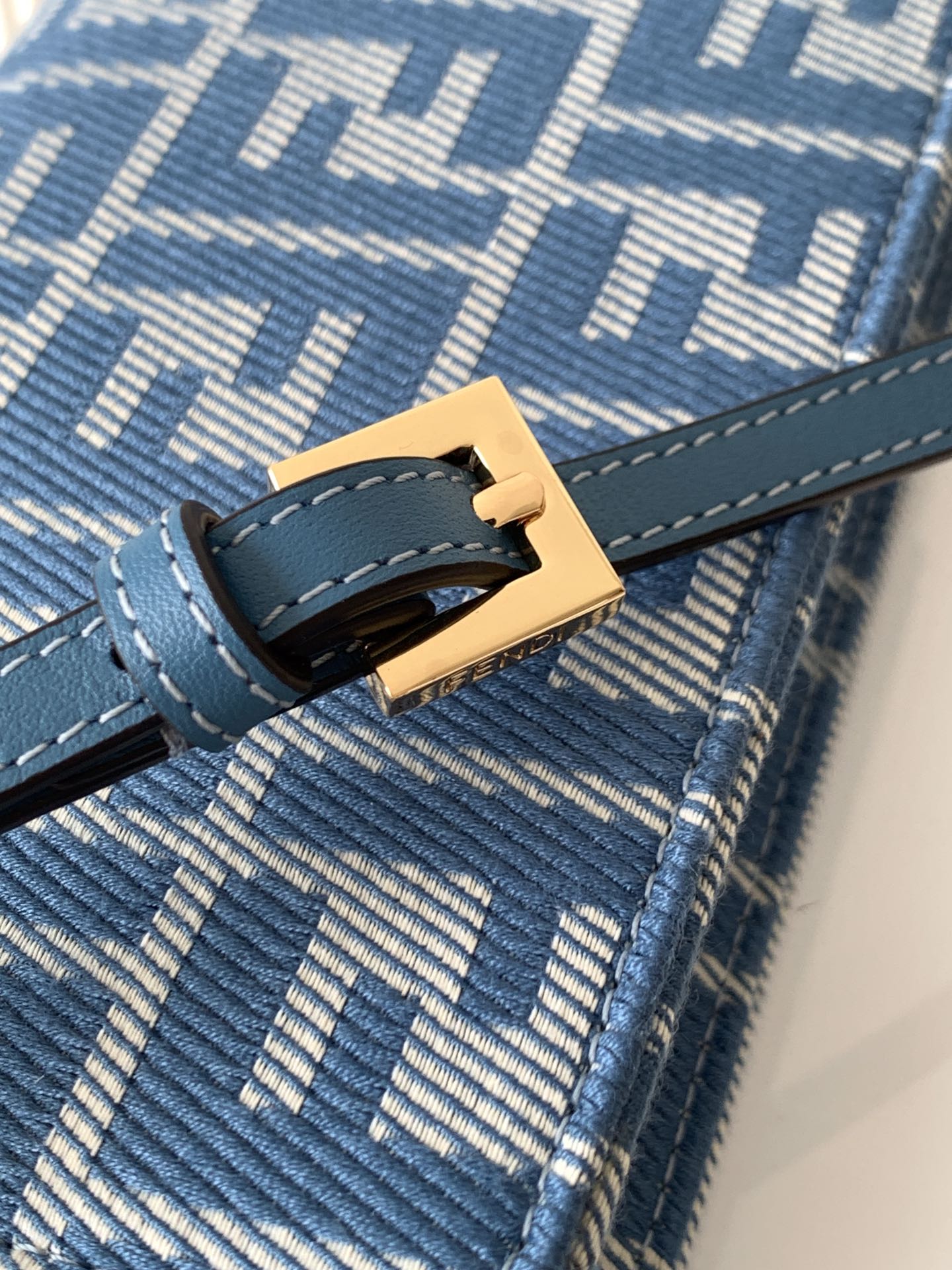 F**di baguette bag-21/5/11.5cm