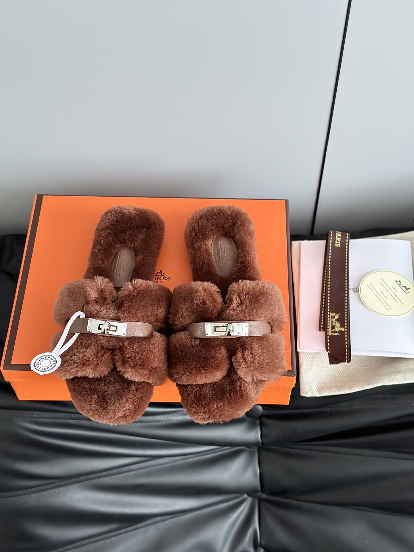 H**me5 Slippers