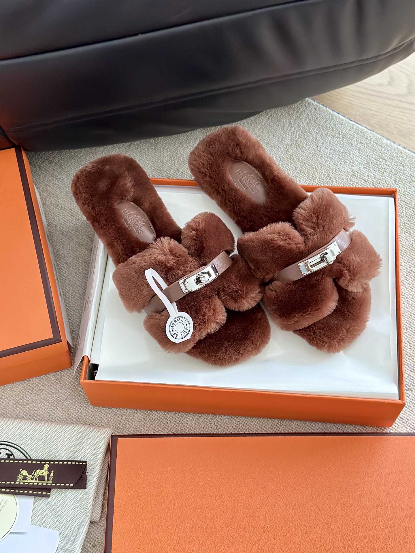 H**me5 Slippers