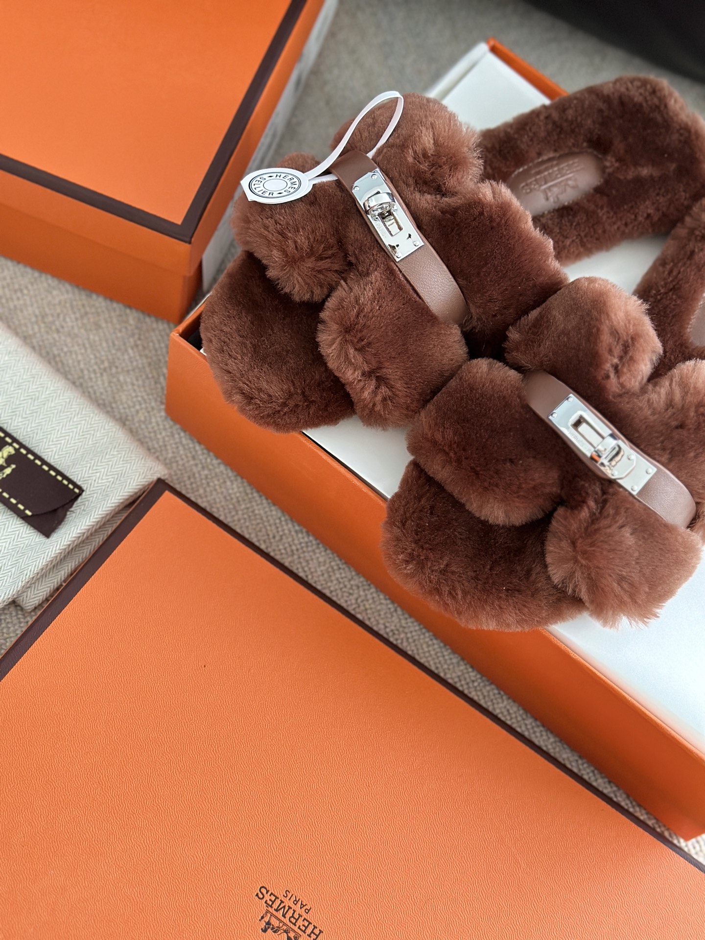 H**me5 Slippers