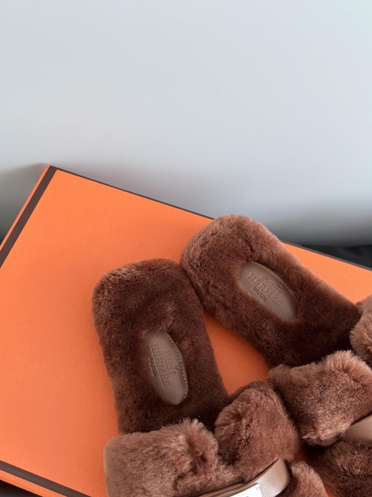 H**me5 Slippers